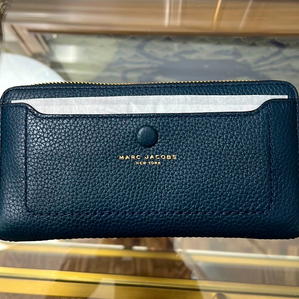 Beautiful Marc Jacobs Blue Sea zippered wallet NWT